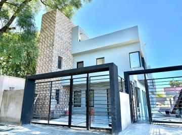 Casa · 64m² · 2 Ambientes · 1 Cochera · Departamento en Ituzaingó Norte