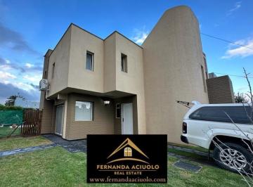 Casa · 140m² · 4 Ambientes · 1 Cochera · Muy Linda Casa en Venta en Venado 1