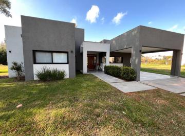 Casa de 5 ambientes, General Rodríguez · Casa en Venta - Barrio Privado La Cesarina