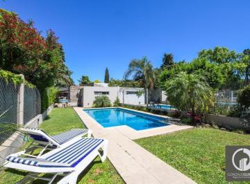 Casa · 172m² · 5 Ambientes · 2 Cocheras · Casa de 3 Dorm. - con Pileta y Parrillero - Fisherton