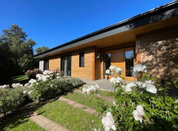 Casa · 255m² · 6 Ambientes · 1 Cochera · Casa de Planta Baja a Estrenar Arelauquen Bariloche