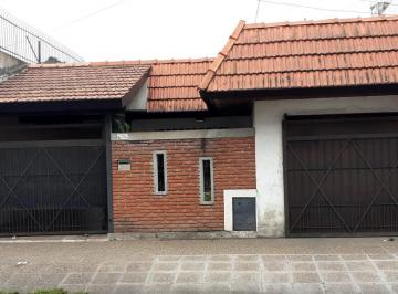 Casa de 4 ambientes, Lanús · Permuta Casa de 4 Ambientes con Quincho y Cochera