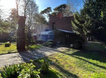 Casa · 196m² · 4 Ambientes · 2 Cocheras · Excelente Chalet 4 Amb Sobre Dos Lotes en Inmejorable Ubicación! Bosque Peralta Ramos