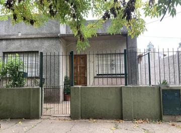 Casa · 58m² · 4 Ambientes · Casa en Esc. - Centro