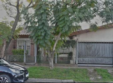 Casa · 90m² · 4 Ambientes · 1 Cochera · Chalet Muy Buen Barrio Cercano a Importante Av