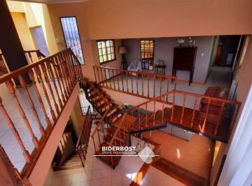 Casa · 600m² · 6 Ambientes · 4 Cocheras · Se Vende Importante Casa en Becciu