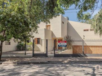 Casa de 9 ambientes, Córdoba · Casa en Venta - Bº Granja de Funes, Córdoba - 5 Dorm.
