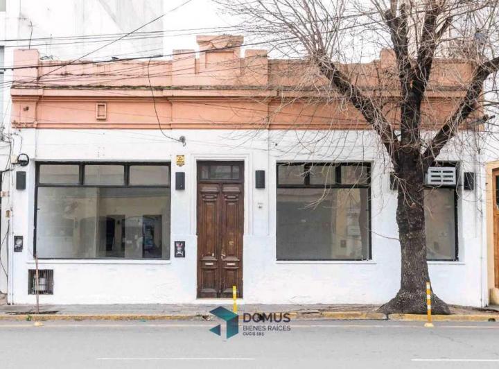 Local comercial · 304m² · 8 Dormitorios