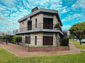Casa · 104m² · 4 Ambientes · Casa 2 Dorm. en Planta Alta con Terraza y Vista Al Rio, Barrio Los Naranjos, Baigorria