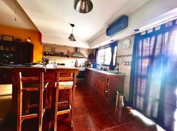 Casa · 170m² · 4 Ambientes · 1 Cochera · Casa en Remedios de Escalada
