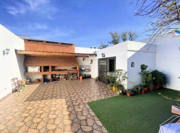 Casa · 127m² · 4 Ambientes · 1 Cochera · Venta Casa de 3 Dorm. en Barrio San Martín