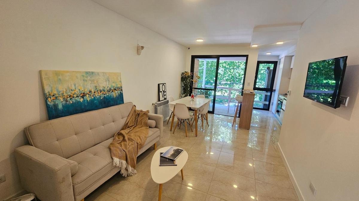 Venta pisos o semipisos, todos con vista directa a la plaza. Departamentos de 2 y 3 ambientes.