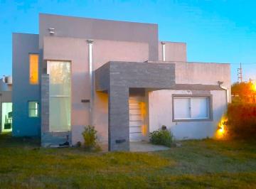 Casa · 190m² · 6 Ambientes · Venta Casa 3 Dorm. con Pileta - Tierra de Sueños 2, Roldán