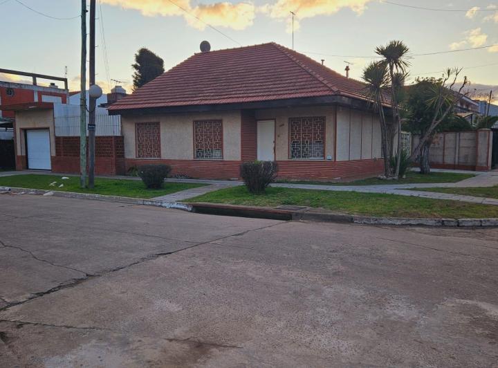 Casa · 145m² · 6 Ambientes · 5 Cocheras