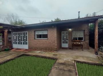 Casa · 500m² · 4 Ambientes · Casa 3 Dorm., Quincho y Pileta en Ibarlucea