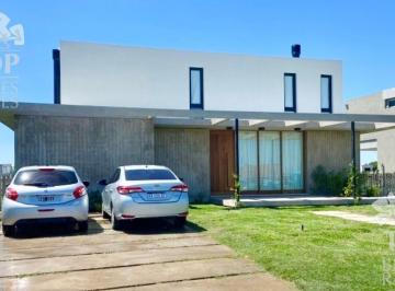 Casa · 170ha · 4 Ambientes · Casa en Venta en San Sebastian, Escobar, G. B. a. Zona Norte