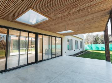 Casa · 180m² · 5 Ambientes · 2 Cocheras · Casa - Chacras del Ocho