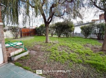 Casa · 104m² · 4 Ambientes · 1 Cochera · Casa en Venta 2 Dorm. Barrio Beaudrix, Roldán