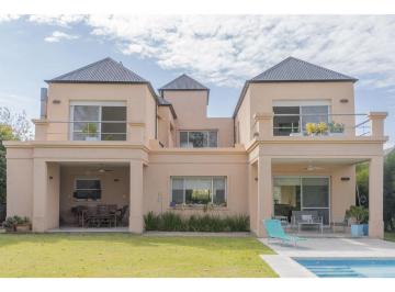 Casa · 300m² · 7 Ambientes · 2 Cocheras · Av Real 9191 - Casa en Aldea Golf