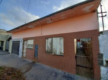 Casa · 130m² · 4 Ambientes · Venta 3 Casas a Remodelar en Lote Propio