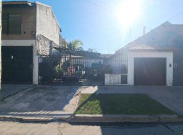 Casa · 110m² · 3 Ambientes · 3 Cocheras · Casa en Casa en Venta de 3 Ambientes en Lomas del Mirador