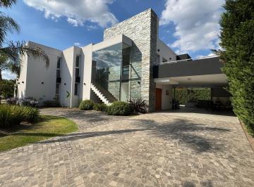 Casa de 5 ambientes, Moreno · Casa Moderna Racionalista en Barrio Cerrado Weston