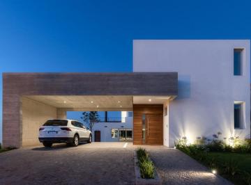 Casa · 280m² · 6 Ambientes · 2 Cocheras · Casa en Arenas del Sur de Seis Ambientes con Piscina