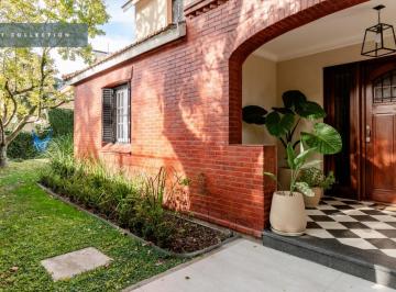 Casa · 809m² · 6 Ambientes · 6 Cocheras · Sensacional Casa Sobre Lote de 1500 m² en Venta en Las Lomas de San Isidro.