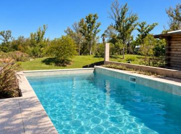 Casa · 170m² · 5 Ambientes · 2 Cocheras · Casa con Piscina Para Enamorarse en Andino
