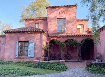 Casa · 282m² · 7 Ambientes · 3 Cocheras · Alquiler Temporal Casa en El Barrio El Encuentro