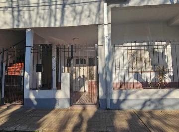 Casa · 85m² · 4 Ambientes · Casa en Venta en José León Suárez, San Martin, G. B. a.