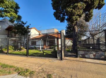 Casa · 300m² · 3 Ambientes · 5 Cocheras · 3 Lotes C/casa 300 m²
