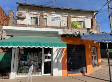 Casa · 226m² · 3 Ambientes · 1 Cochera · Casas y Locales en Venta a 200 m. de Ruta 23 - Trujui, Moreno