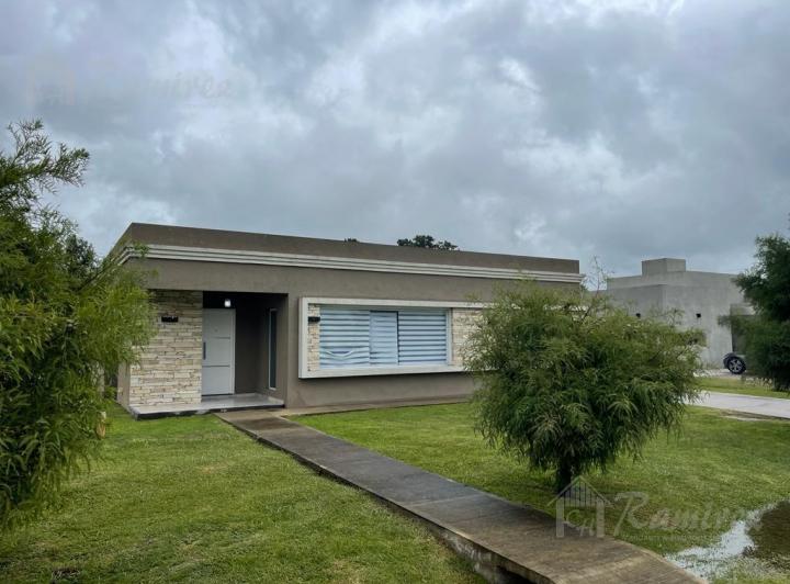 Casa · 160m² · 4 Ambientes · 1 Cochera