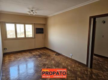 Departamento de 3 ambientes, Villa Real · Depto de 3 Amb + Escritorio o Dependencias de Servicio Al Contrafrente, 2 Baños!