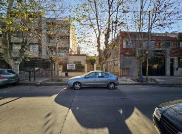 Casa de 3 ambientes, Morón · En Venta - Casa Americana Sobre Gran Lote Para Refaccionar