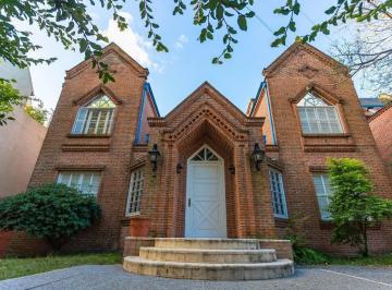 Casa · 860m² · 5 Ambientes · Excelente Chalet en Venta - 800 m² Cub - Unico en Zona - Lomas de Zamora
