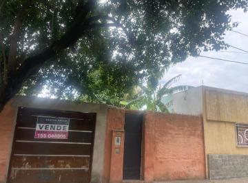 Casa de 4 ambientes, Rosario · Venta
