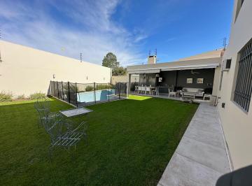 Casa de 60 ambientes, Córdoba · Espectacular Inmueble - 4 Dorm - Excelente Entorno