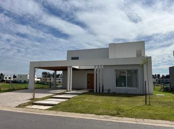 Casa · 224m² · 4 Ambientes · Casa en Venta en Santa Ana, Villanueva, Tigre