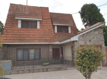 Casa · 260m² · 6 Ambientes · 3 Cocheras · Casa - Banfield Oeste