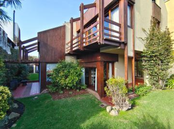 Casa · 433m² · 4 Dormitorios · 2 Cocheras · Chalet en Los Troncos de Diseño Arquitectonico