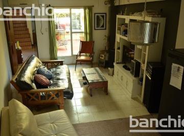 Casa · 111m² · 4 Ambientes · Venta Casa 2 Dorm. y Local - Centro