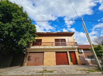 Casa · 169m² · 4 Ambientes · 1 Cochera · Departamento Tipo Casa 3 Amb.