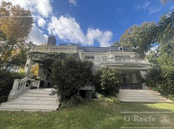 Casa · 626m² · 7 Ambientes · 4 Cocheras · Casa en Venta de Estilo Francés de Cinco Ambientes en Abril Club de Campo - Apto Credito