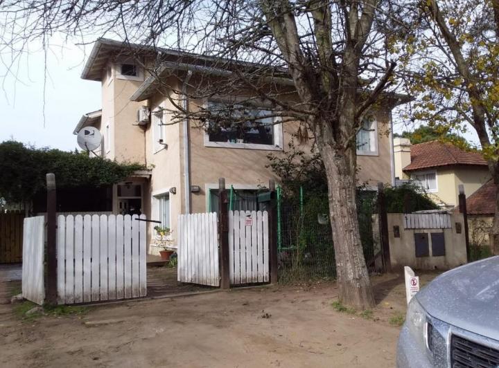 Casa · 110ha · 4 Ambientes · 2 Cocheras