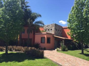 Casa · 474m² · 5 Dormitorios · 2 Cocheras · River Oak`s - Fantastica Propiedad