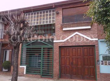 Casa · 123m² · 4 Ambientes · 1 Cochera · Casa PH a La Venta en Haedo - Morón