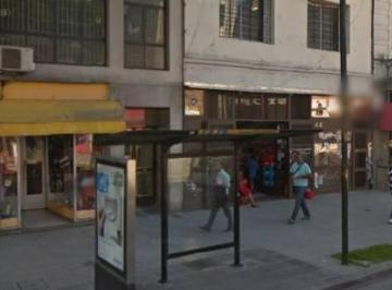 Local comercial · 105m² · Excelente Local en Alquiler / Venta - Barracas - 105 m²