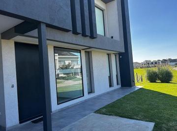 Casa · 228m² · 5 Ambientes · Casa en Venta en La Providencia Country Club. Canning, Ezeiza.